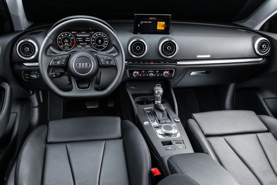 Торпедо Audi A3 Sedan 2.0 TFSI (8V) 2017 года  (LA) (фото 9 из 9)